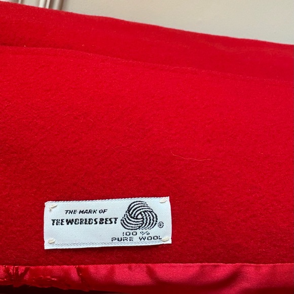 Elegant Red Women's Coat - Picture 6 of 12